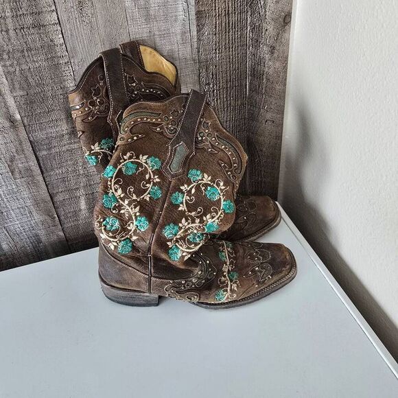CORRAL Womens Handcrafted Western Cowboy Brown Stud Floral Embroidery Sz 7 Boot - Picture 1 of 7